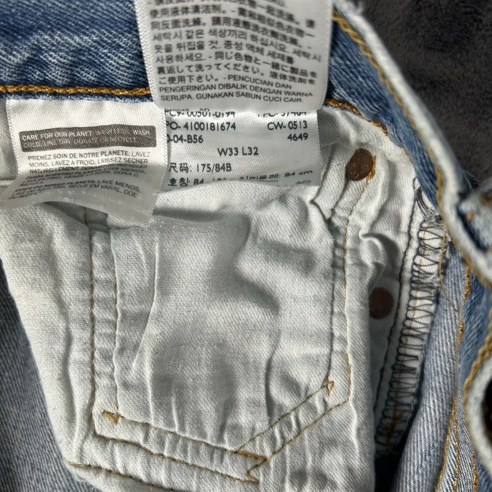 Levi's 501 Original Fit Jeans Mens 33x32 Light Wash Blue Button Fly Straight Leg